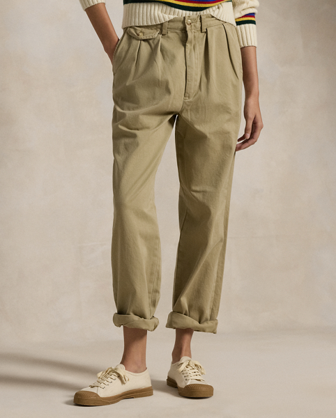 In soft cotton chino, these unisex trousers offer a classic Polo look with their relaxed, pleated silhouette.