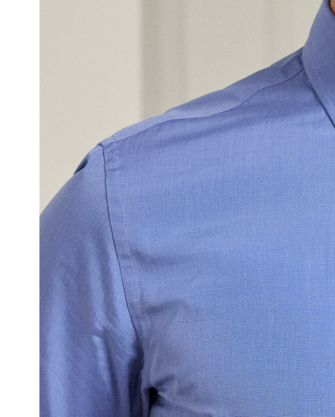 Made in Italy, this shirt exemplifies Purple Label's commitment to superior materials with its luxurious cotton fabric in a custom-developed blue hue. The sophisticated design is elevated by genuine mother-of-pearl buttons, reflecting our dedication to exceptional craftsmanship and meticulous attention to detail.