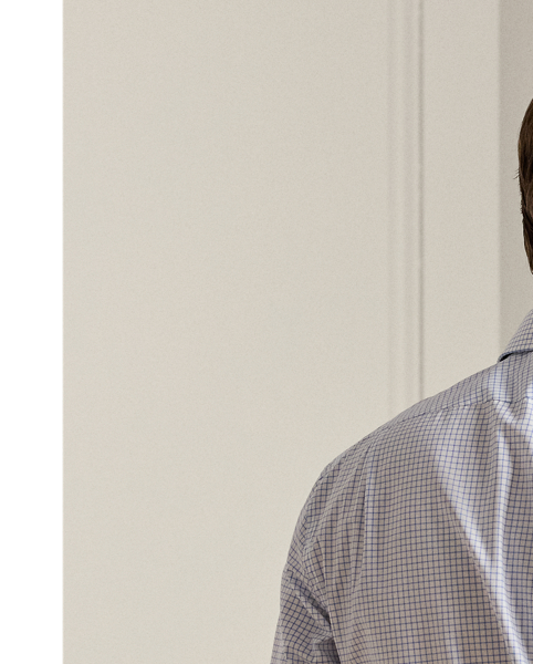 Made in Italy with 140s-quality, two-ply cotton, this shirt offers a silky-smooth texture with remarkable colour clarity through its distinctive tattersall fabric. Each detail, from the custom-developed palette to the genuine mother-of-pearl buttons, reflects Purple Label's dedication to unparalleled quality and sartorial elegance.