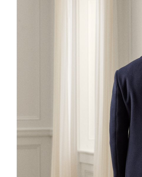 Tailored by hand in Italy, the Kent topcoat features a lightweight construction and a roped shoulder. This version showcases Purple Label's sartorial excellence through its double-faced wool fabric, which was custom-developed and delicately brushed to achieve exceptional softness.