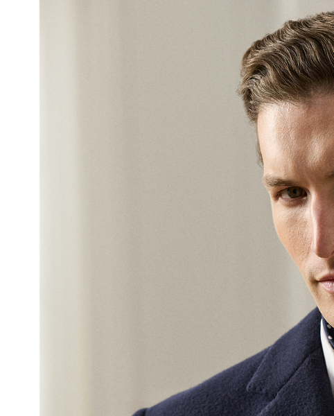 Tailored by hand in Italy, the Kent topcoat features a lightweight construction and a roped shoulder. This version showcases Purple Label's sartorial excellence through its double-faced wool fabric, which was custom-developed and delicately brushed to achieve exceptional softness.