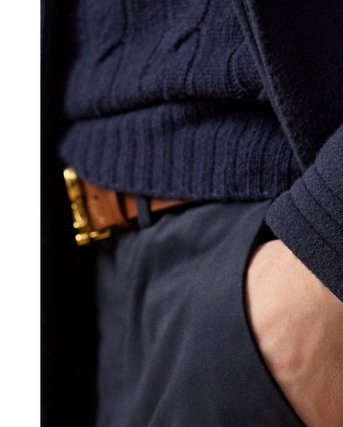 Tailored by hand in Italy, the Kent topcoat features a lightweight construction and a roped shoulder. This version showcases Purple Label's sartorial excellence through its double-faced wool fabric, which was custom-developed and delicately brushed to achieve exceptional softness.