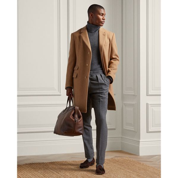 Tailored by hand in Italy, the Kent topcoat features a lightweight construction and a roped shoulder. This version showcases Purple Label's sartorial excellence through its double-faced wool fabric, which was custom-developed and delicately brushed to achieve exceptional softness.
