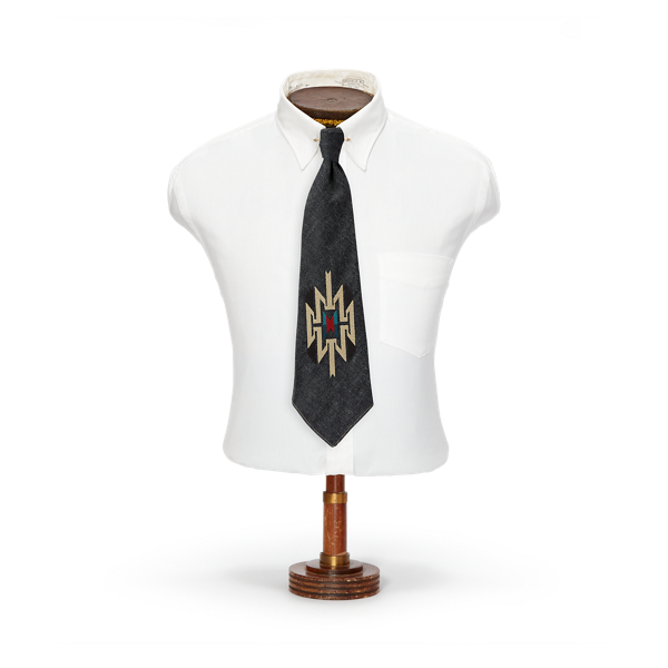 Cravate en denim brodée à la main