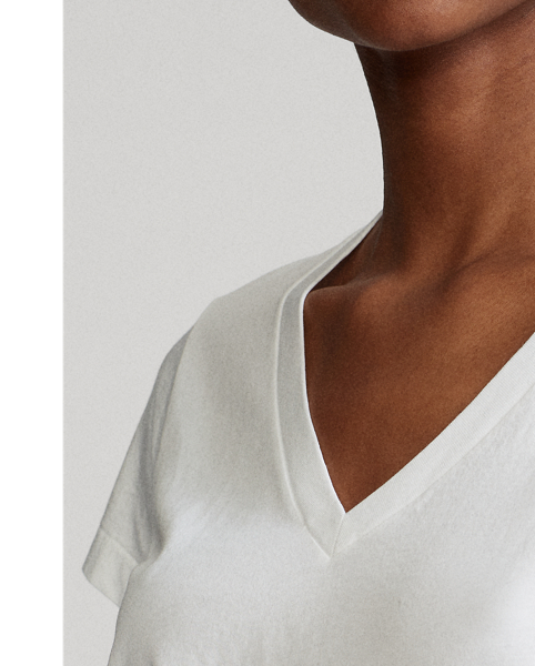 This essential V-neck T-shirt is crafted from cotton jersey, washed for added softness and meticulously embroidered with our signature Pony.