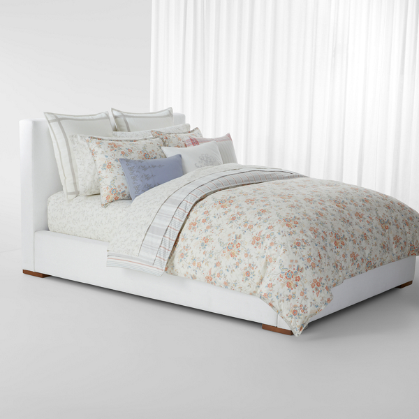 Carolyne Bedding Collection