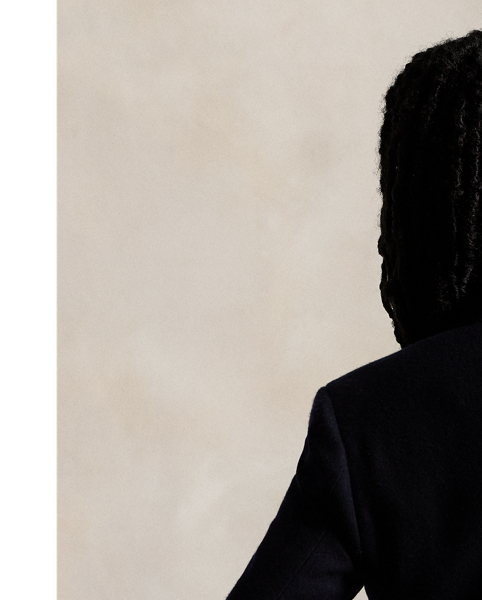 Our three-button Polo blazer combines impeccable craftsmanship with a shape defined by hand-sewn natural shoulders and rolled lapels. This unisex version is made with luxuriously soft cashmere that was custom-developed for  Ralph Lauren Lauren by England's Joshua Ellis mill, which has been creating luxury textiles in England for more than 250 years.