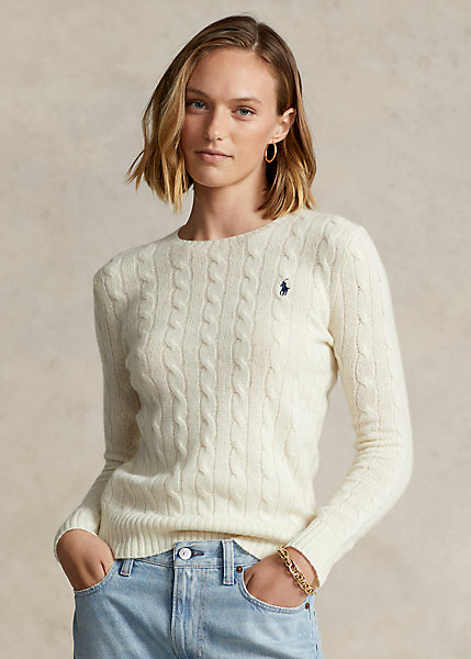 What To Wear To A Horse Show: White cable knit sweater