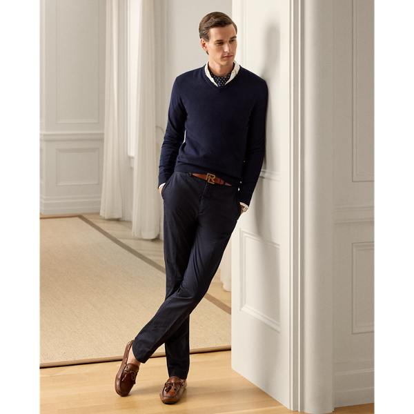 Skillfully crafted with Italian stretch cotton, these trousers showcase a garment-dying process that imparts an exceptionally soft texture and subtle tonal depth.