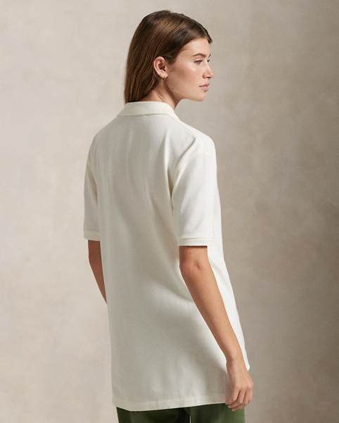 An American style standard since 1972, the Polo shirt has been imitated but never matched. Over the decades, Ralph Lauren Lauren has re-imagined his signature style in a wide array of colours and fits, yet all retain the quality and attention to detail of the initial icon. Treated for a timeworn look, this version is cut in our Original Fit, which is slightly more relaxed on the shoulder than our Classic Fit and has a longer back length.