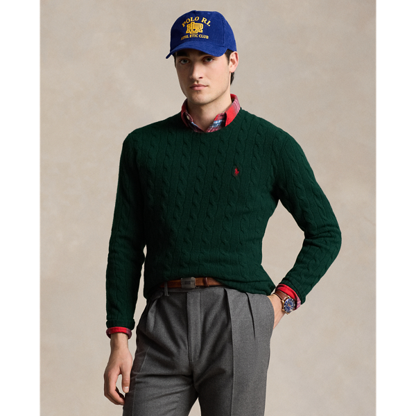 This interpretation of our iconic cable-knit jumper is crafted with Italian wool yarn that’s spun with cashmere.