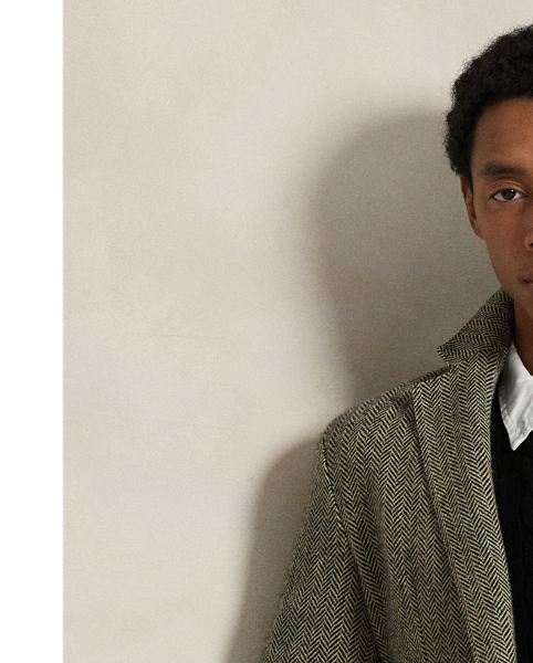 This interpretation of our iconic cable-knit jumper is crafted with Italian wool yarn that’s spun with cashmere.