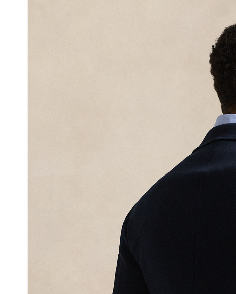 Our Polo Soft suit jacket puts a modern spin on classic preppy style with a natural shoulder, a slightly structured chest and partial lining. This version combines the look of traditional tailoring with the comfort of a cardigan thanks to its smooth double-knit fabric.