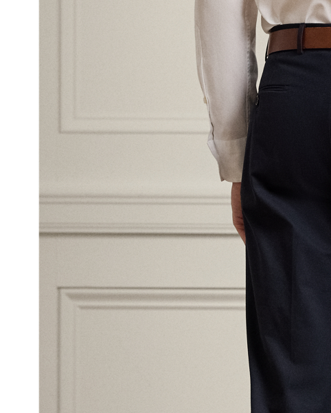 Distinguished by their ultra-soft texture, which is achieved using a specialised peaching treatment, these Straight Fit trousers are expertly crafted using an Italian stretch cotton fabric. Each element reflects Purple Label's commitment to superior quality and understated elegance.