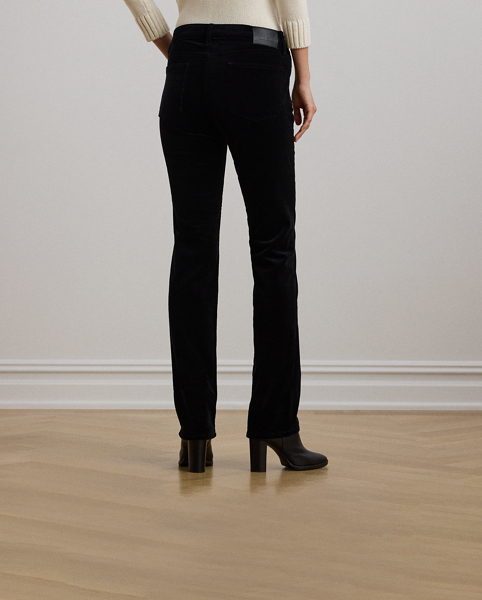 Cut for a straight, streamlined silhouette and rendered in stretch-infused corduroy for subtle texture, these mid-rise trousers embody everyday sophistication.