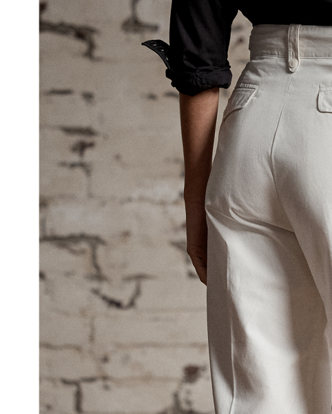 Cropped trousers made with cotton poplin. Inspired by 1940s trousers. Stitched-down pleated front. Buttoned belt loops. Adjustable buckled tabs at the waist. Sanforized to minimise shrinkage.