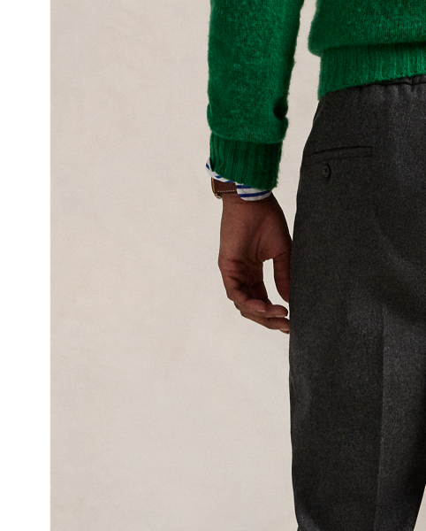 These drawstring trousers are expertly crafted with Italian wool flannel that was developed exclusively for  Ralph Lauren Lauren and feature a classic pleated silhouette.