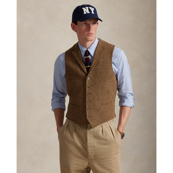 This unisex waistcoat combines expert Italian crafting with a herringbone fabric that was woven at Magee 1866, which has been creating authentic tweeds in the Donegal region of Ireland for more than 150 years.