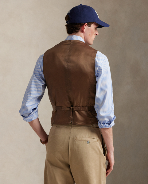 This unisex waistcoat combines expert Italian crafting with a herringbone fabric that was woven at Magee 1866, which has been creating authentic tweeds in the Donegal region of Ireland for more than 150 years.