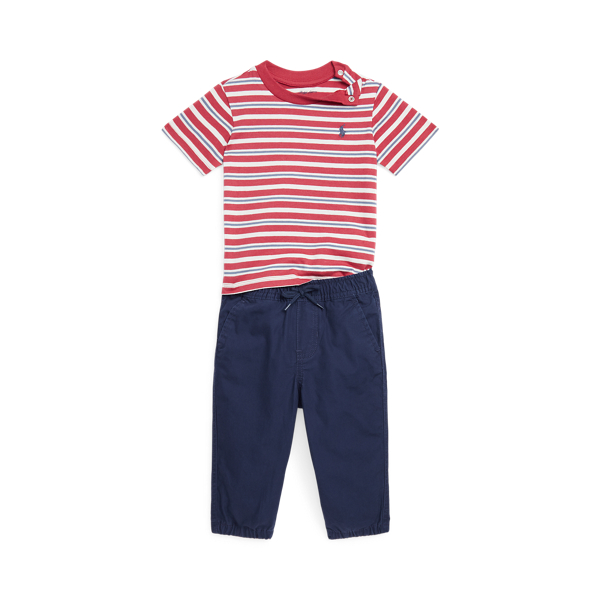 Conjunto de T-shirt e calças
