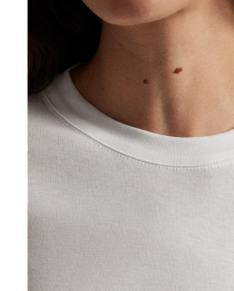 A versatile staple, this long-sleeve crewneck tee is crafted with soft cotton and cut for a Slim Fit – our trimmest silhouette.