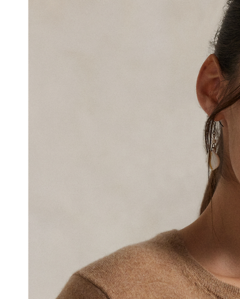 This luxurious iteration of the classic cardigan is crafted from pure, lightweight cashmere, which is ideal for year-round wear.