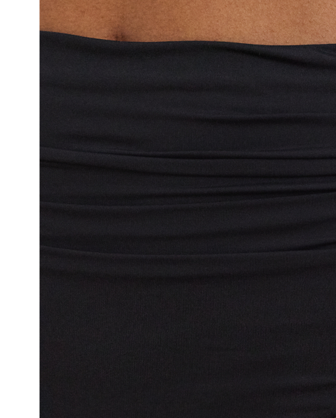 Accented with Lauren's signature logo on the centre back, this timeless bikini bottom is designed with a shirred waistband and a high-waisted silhouette for a flattering fit.