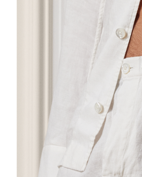 This pyjama set is tailored in Italy using premium linen. Detailed with genuine mother-of-pearl buttons, it is embroidered with Purple Label's signature Art Deco-inspired monogram on the shirt and the coordinating travel pouch.