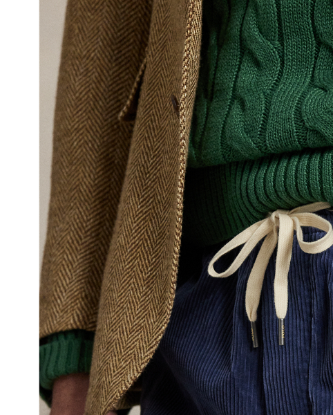 The Polo Prepster features an archival silhouette updated with a comfortable drawstring waistband. This version nods to traditional style with its cotton corduroy fabric.