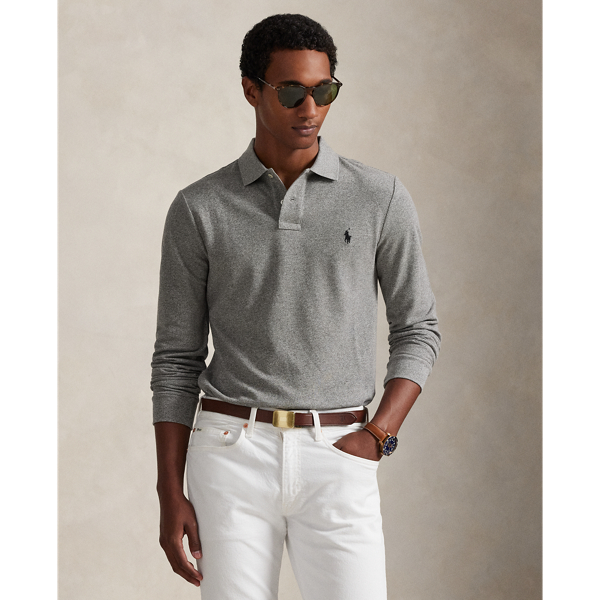 An American style standard since 1972, the Polo shirt has been imitated but never matched. Over the decades, Ralph Lauren Lauren has re-imagined his signature style in a wide array of colours and fits, yet all retain the quality and attention to detail of the iconic original. This version is cut slim through the body and washed for added softness.