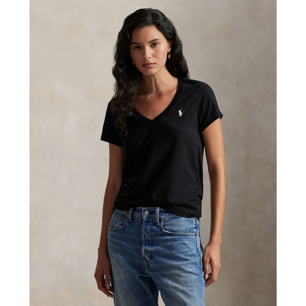 Crafted with cotton jersey that has been washed for added softness, this essential V-neck tee gets an iconic update with our meticulously embroidered Pony on the left chest.