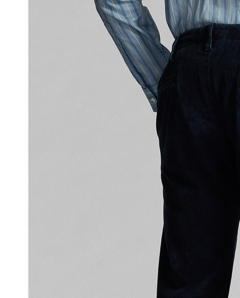 Trim-fitting trousers made with wide-wale cotton corduroy from Japan. Dyed with indigo and washed. Finished with corozo buttons.