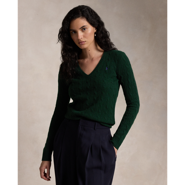 Cable-knit from a soft wool and cashmere blend, this medium-weight V-neck jumper is designed with a slim silhouette and adorned with our signature embroidered Pony.