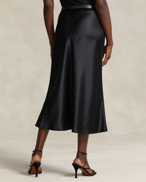 Lustrous silk charmeuse and a knee-grazing A-line silhouette give this skirt an effortless, elegant look.