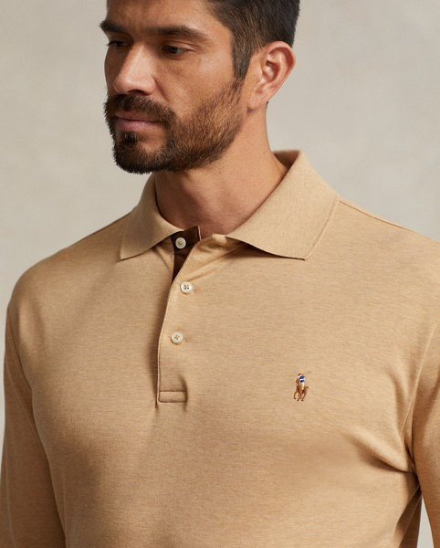 An American style standard since 1972, the Polo shirt has been imitated but never matched. Over the decades, Ralph Lauren Lauren has re-imagined his signature style in a wide array of colours and fits, yet all retain the quality and attention to detail of the iconic original. This Big & Tall version is made from luxe cotton interlock featuring an ultra-soft finish.