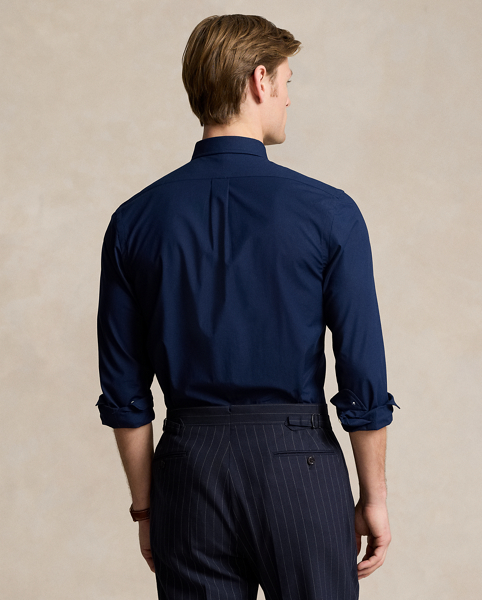 This shirt's poplin fabric combines soft, breathable cotton with extra stretch for added comfort.