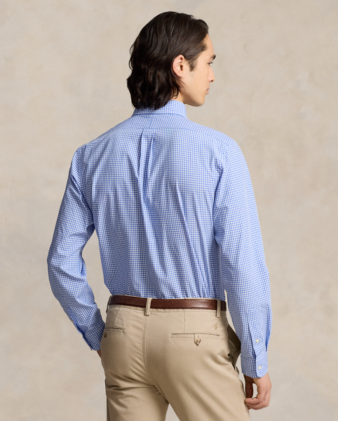 This shirt's poplin fabric combines soft, breathable cotton with extra stretch for added comfort.