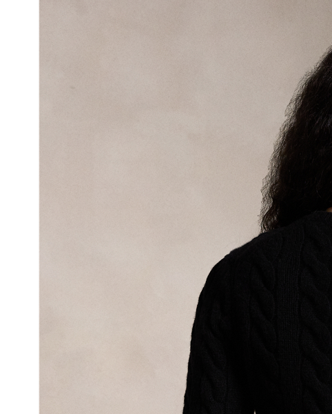 Made from a blend of Italian wool and cashmere for a soft hand and a fluid drape, this cable-knit cardigan with a seamless scalloped placket is adorned with our signature embroidered Pony on the chest.