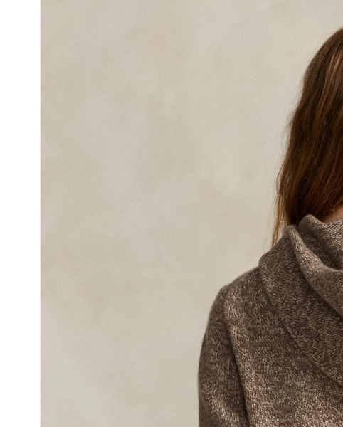 Crafted with a soft wool blend with a touch of cashmere, this hooded jumper features our iconic mascot, the Polo Bear, on the chest.