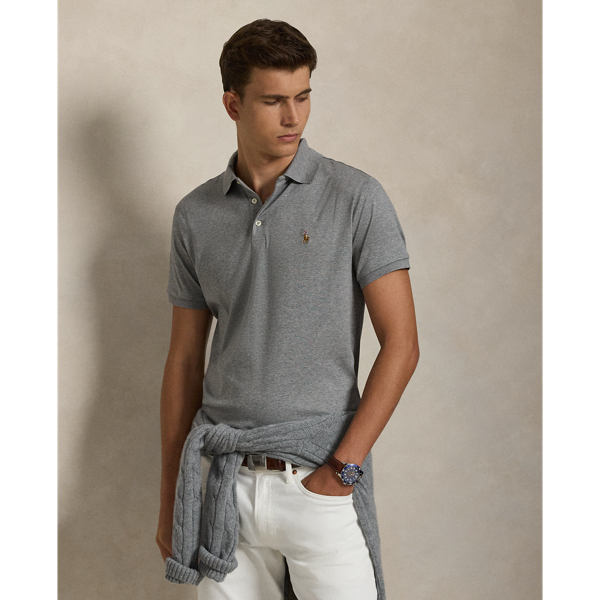An American style standard since 1972, the Polo shirt has been imitated but never matched. Over the decades, Ralph Lauren Lauren has re-imagined his signature style in a wide array of colours and fits, yet all retain the quality and attention to detail of the iconic original. This trim version is made from luxe cotton interlock, which features an ultra-soft finish.