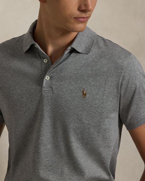 An American style standard since 1972, the Polo shirt has been imitated but never matched. Over the decades, Ralph Lauren Lauren has re-imagined his signature style in a wide array of colours and fits, yet all retain the quality and attention to detail of the iconic original. This trim version is made from luxe cotton interlock, which features an ultra-soft finish.