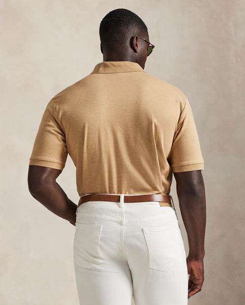 An American style standard since 1972, the Polo shirt has been imitated but never matched. Over the decades, Ralph Lauren Lauren has re-imagined his signature style in a wide array of colours and fits, yet all retain the quality and attention to detail of the iconic original. This Big & Tall version is made from luxe cotton interlock featuring an ultra-soft finish.