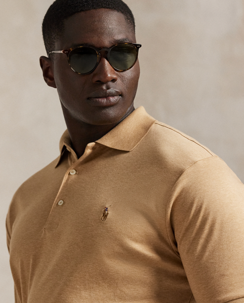 An American style standard since 1972, the Polo shirt has been imitated but never matched. Over the decades, Ralph Lauren Lauren has re-imagined his signature style in a wide array of colours and fits, yet all retain the quality and attention to detail of the iconic original. This Big & Tall version is made from luxe cotton interlock featuring an ultra-soft finish.