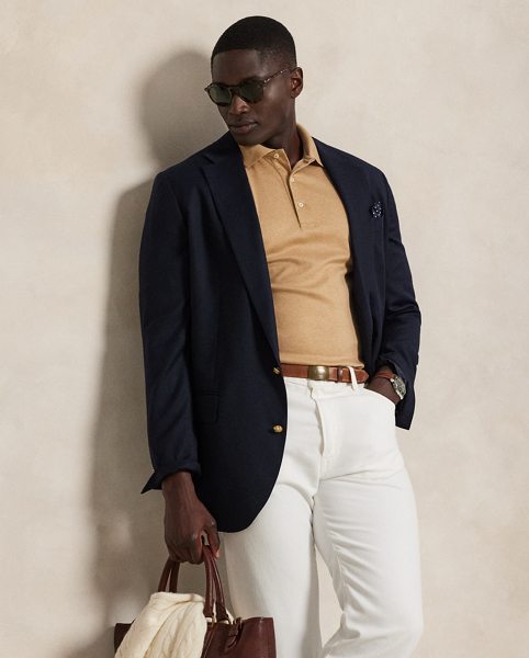 An American style standard since 1972, the Polo shirt has been imitated but never matched. Over the decades, Ralph Lauren Lauren has re-imagined his signature style in a wide array of colours and fits, yet all retain the quality and attention to detail of the iconic original. This Big & Tall version is made from luxe cotton interlock featuring an ultra-soft finish.