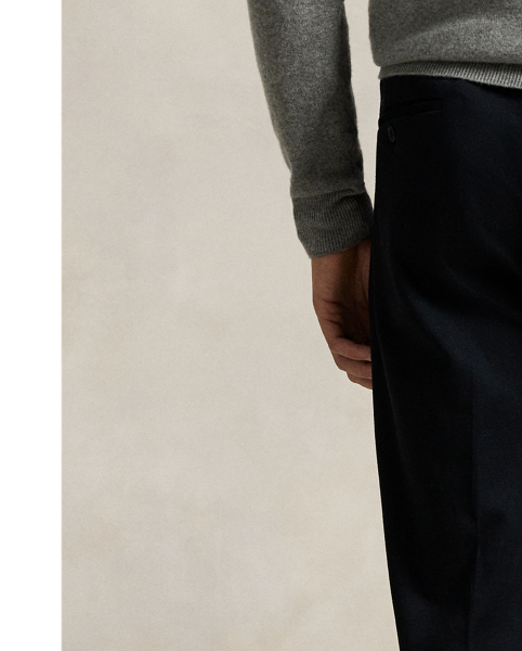 Made with a custom-developed mesh fabric, these pleated trousers combine the comfort of sportswear with the sophisticated look of Polo tailoring.