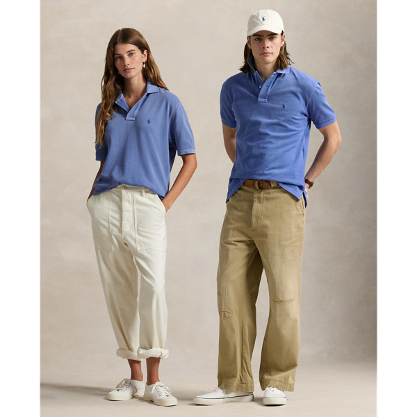 An American style standard since 1972, the Polo shirt has been imitated but never matched. Over the decades, Ralph Lauren Lauren has re-imagined his signature style in a wide array of colours and fits, yet all retain the quality and attention to detail of the initial icon. Treated for a timeworn look, this version is cut in our Original Fit, which is slightly more relaxed on the shoulder than our Classic Fit and has a longer back length.