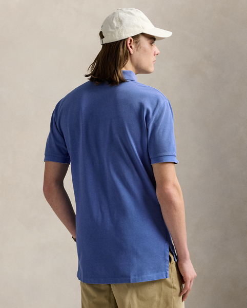 An American style standard since 1972, the Polo shirt has been imitated but never matched. Over the decades, Ralph Lauren Lauren has re-imagined his signature style in a wide array of colours and fits, yet all retain the quality and attention to detail of the initial icon. Treated for a timeworn look, this version is cut in our Original Fit, which is slightly more relaxed on the shoulder than our Classic Fit and has a longer back length.