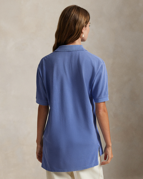 An American style standard since 1972, the Polo shirt has been imitated but never matched. Over the decades, Ralph Lauren Lauren has re-imagined his signature style in a wide array of colours and fits, yet all retain the quality and attention to detail of the initial icon. Treated for a timeworn look, this version is cut in our Original Fit, which is slightly more relaxed on the shoulder than our Classic Fit and has a longer back length.