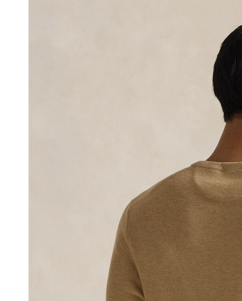 This lightweight jumper gets a tactile update with a mesh-knit construction and ultrasoft cotton.
