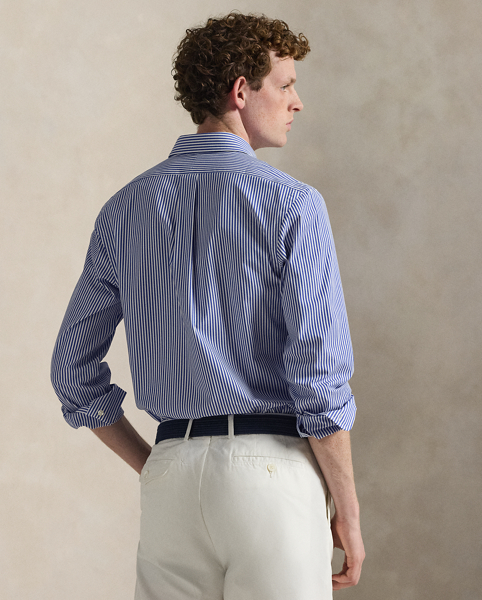 This shirt's poplin combines soft, breathable cotton with extra stretch for added comfort.